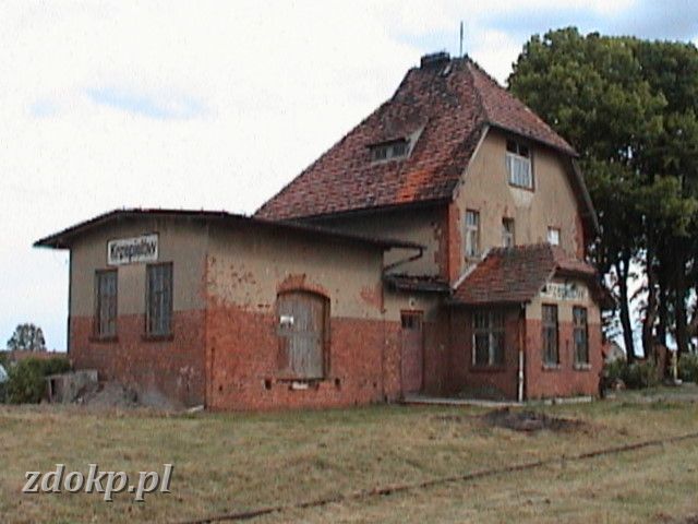 DSC00056.JPG - linia Grodziec May - Kolsko; stacja Krzepielw - magazyn i budynek stacyjny, o stacji 17.789 km