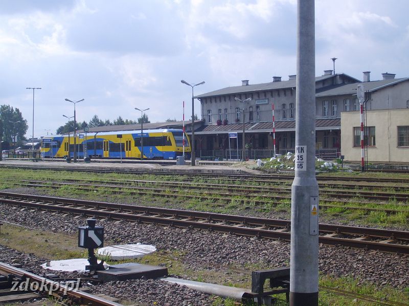 2008-08-26.144_koscierzyna.JPG - stacja Kocierzyna, SA132-007 w peronach (pozostae fotki   stacji Kocierzyna   w dziale    infrastruktury  ) 