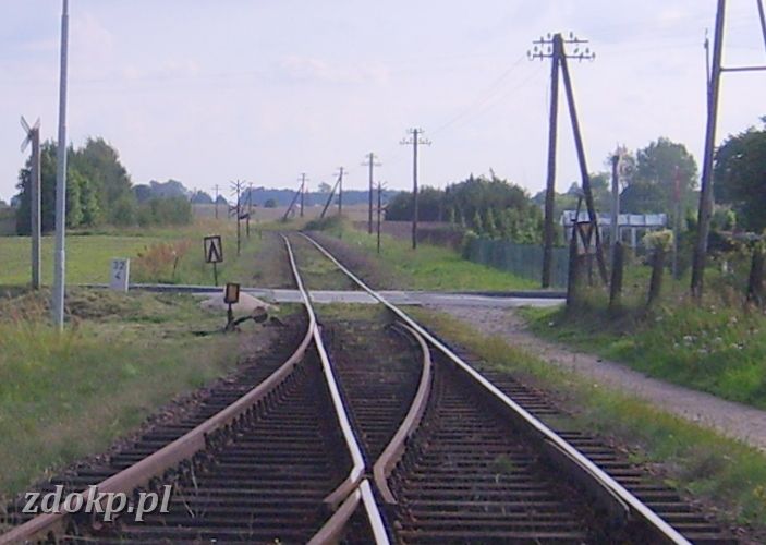 2008-08-26.322b_lubnia,zw1,kier_chojnice,32.4km.JPG - stacja Lubnia, widok w kierunku Brus (pozostae fotki   stacji Lubnia   w dziale    infrastruktury  ) 